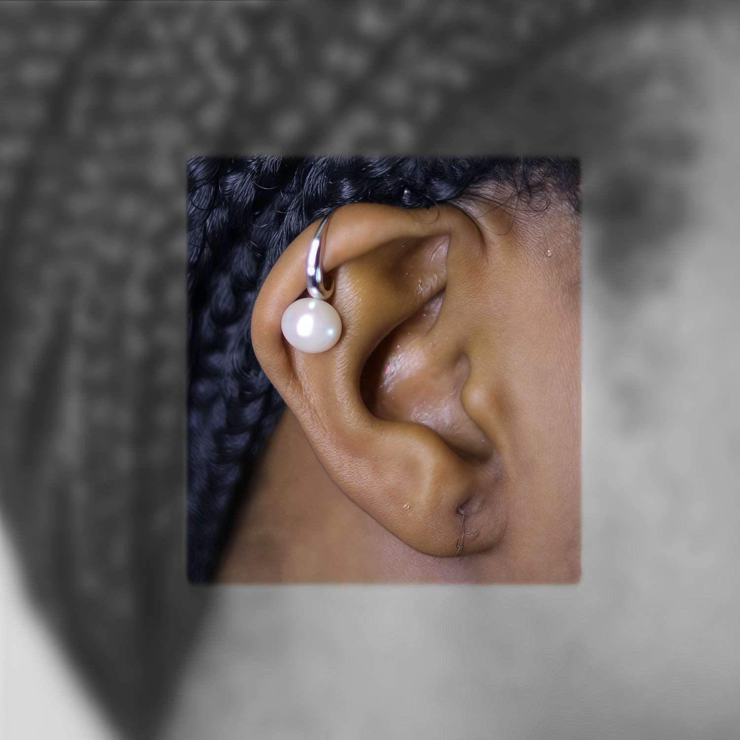 Halo Curve Pearl Earrings