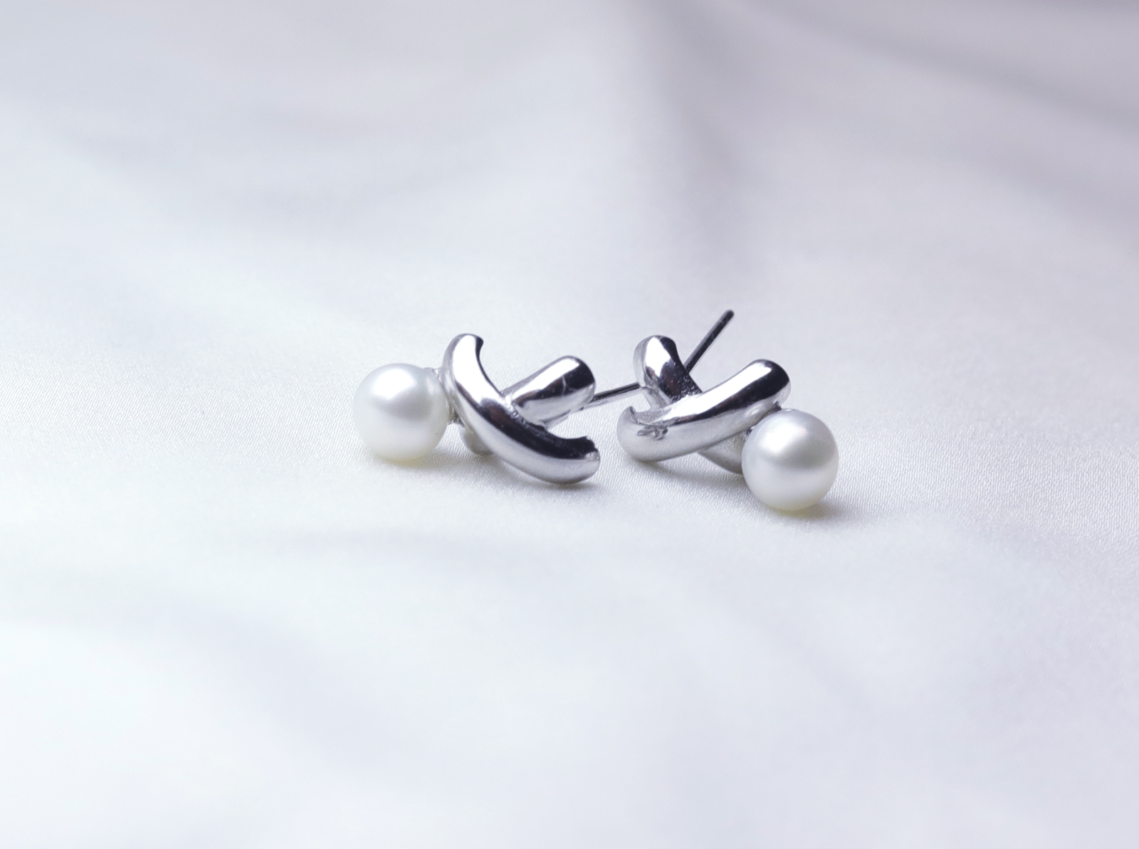 X-Knot Pearl Earrings - Image 2